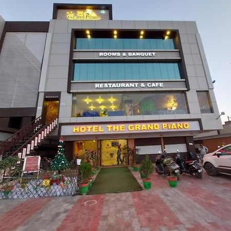 Hotel The Grand Piano - Best Business Hotel In Patan Exteriör bild