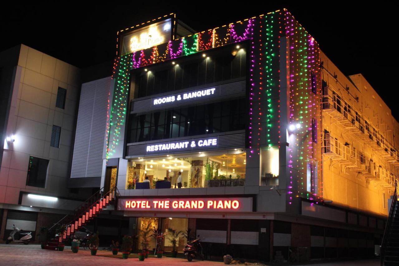 Hotel The Grand Piano - Best Business Hotel In Patan Exteriör bild