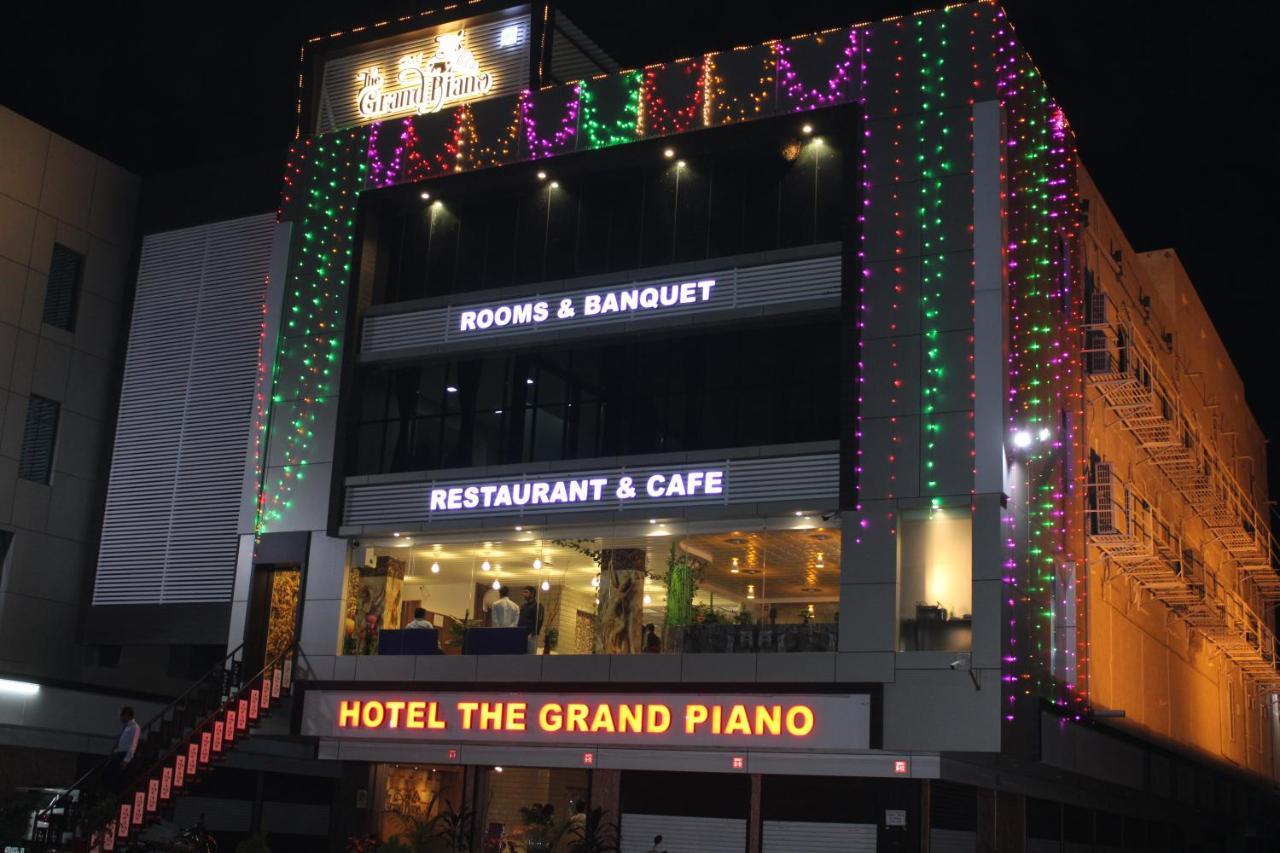Hotel The Grand Piano - Best Business Hotel In Patan Exteriör bild
