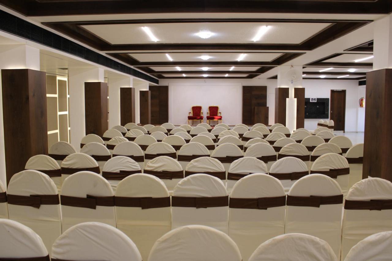 Hotel The Grand Piano - Best Business Hotel In Patan Exteriör bild