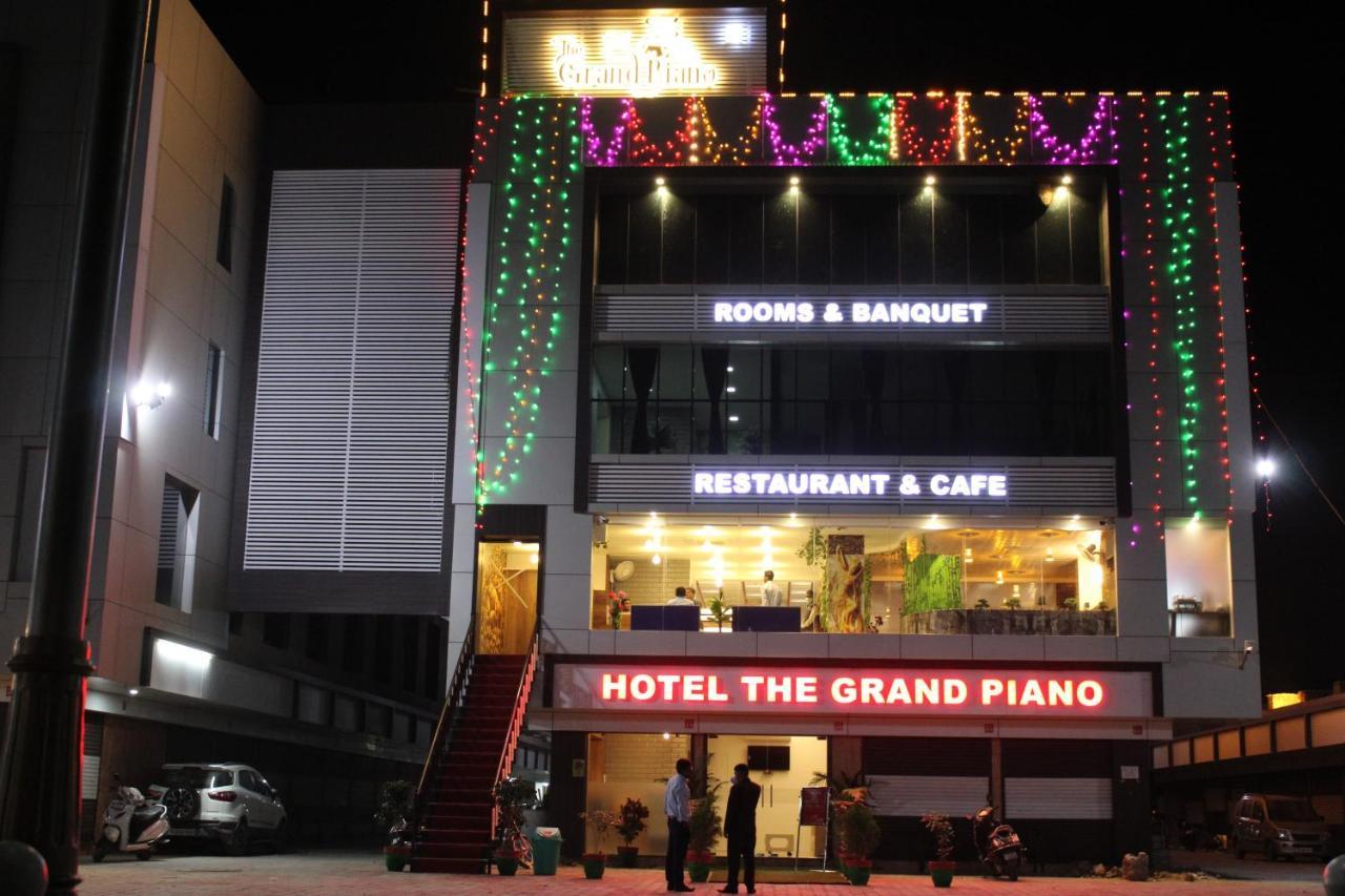 Hotel The Grand Piano - Best Business Hotel In Patan Exteriör bild
