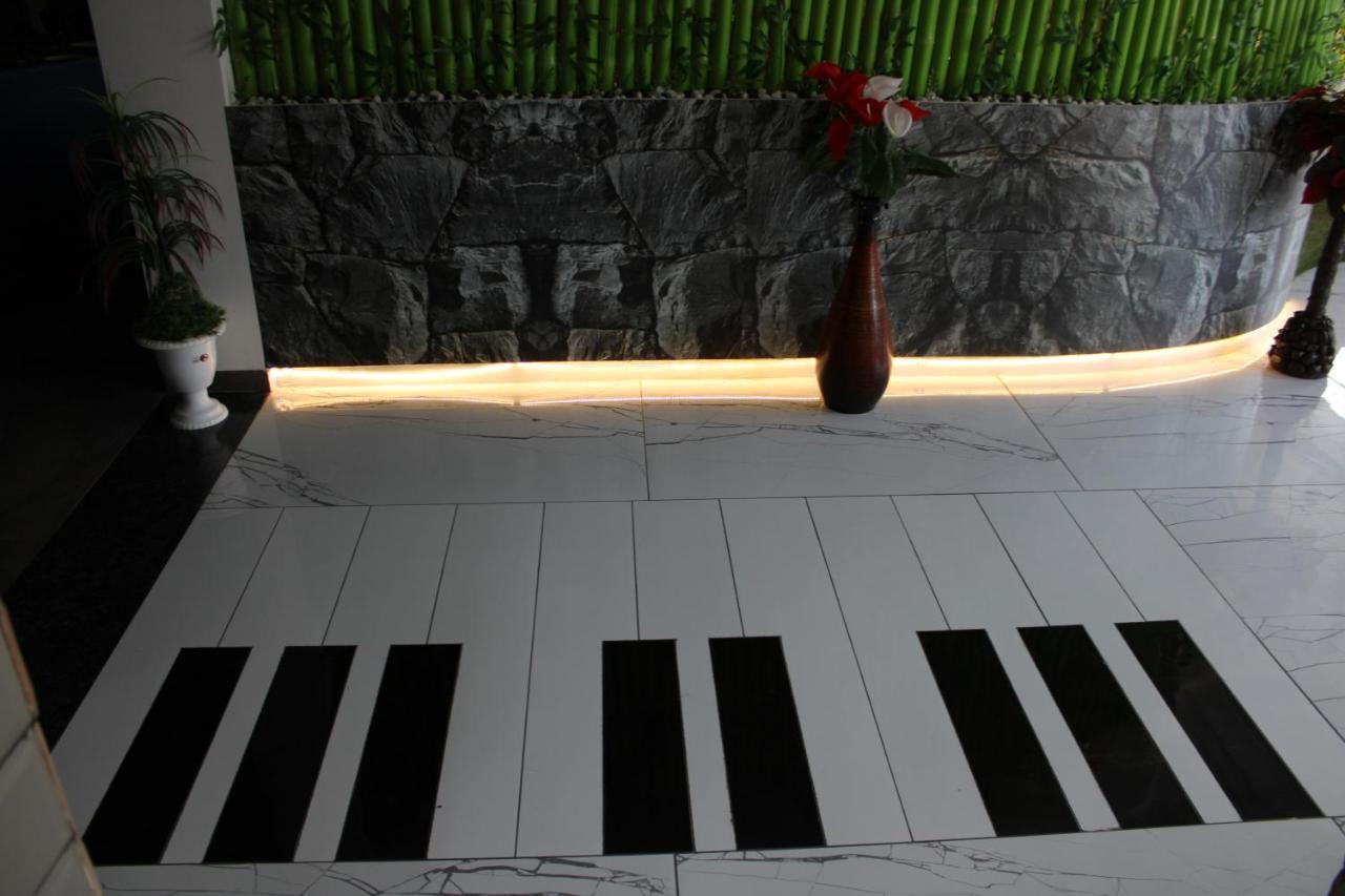 Hotel The Grand Piano - Best Business Hotel In Patan Exteriör bild