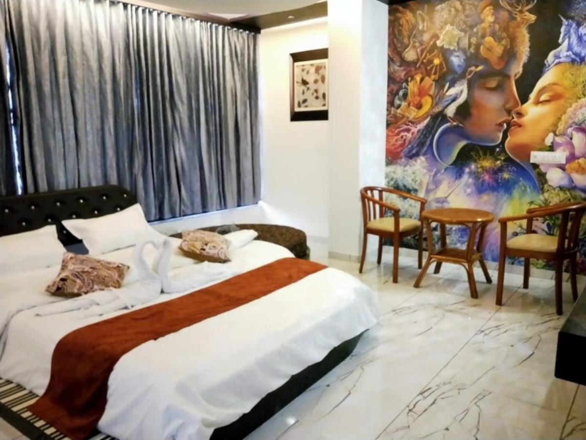 Hotel The Grand Piano - Best Business Hotel In Patan Exteriör bild