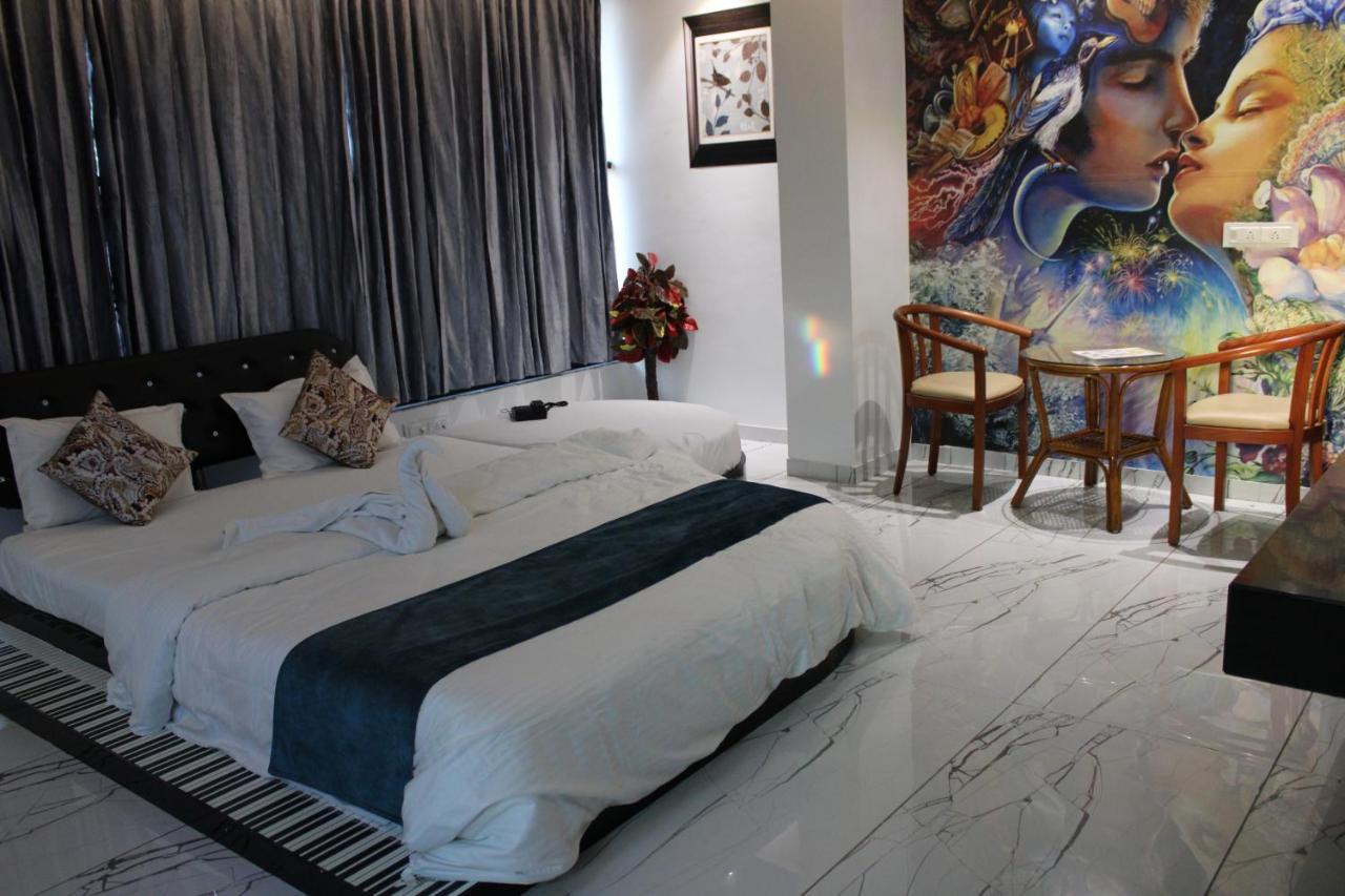 Hotel The Grand Piano - Best Business Hotel In Patan Exteriör bild