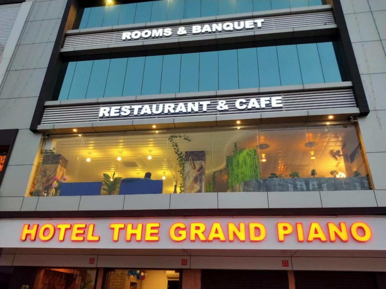 Hotel The Grand Piano - Best Business Hotel In Patan Exteriör bild
