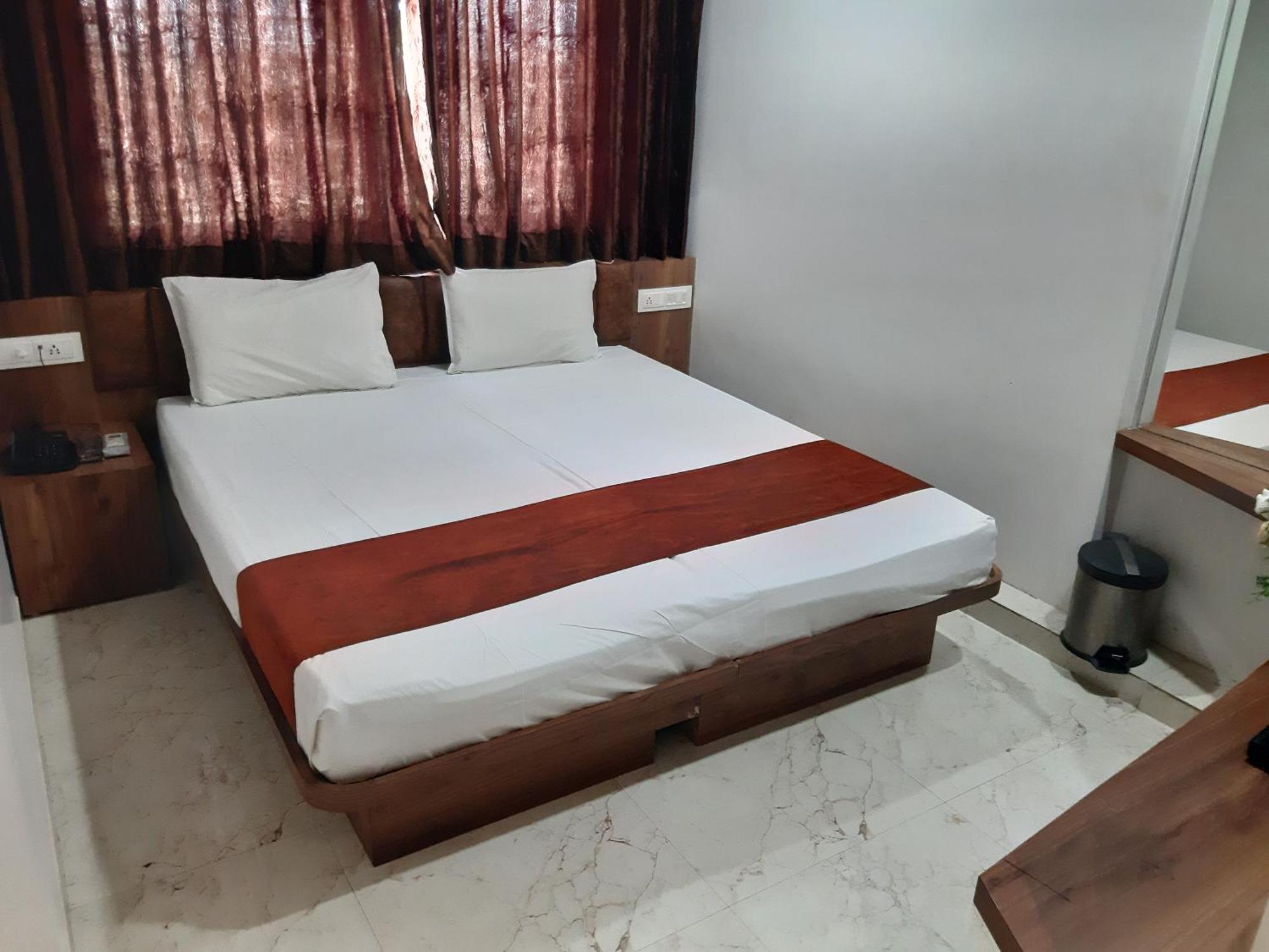 Hotel The Grand Piano - Best Business Hotel In Patan Exteriör bild