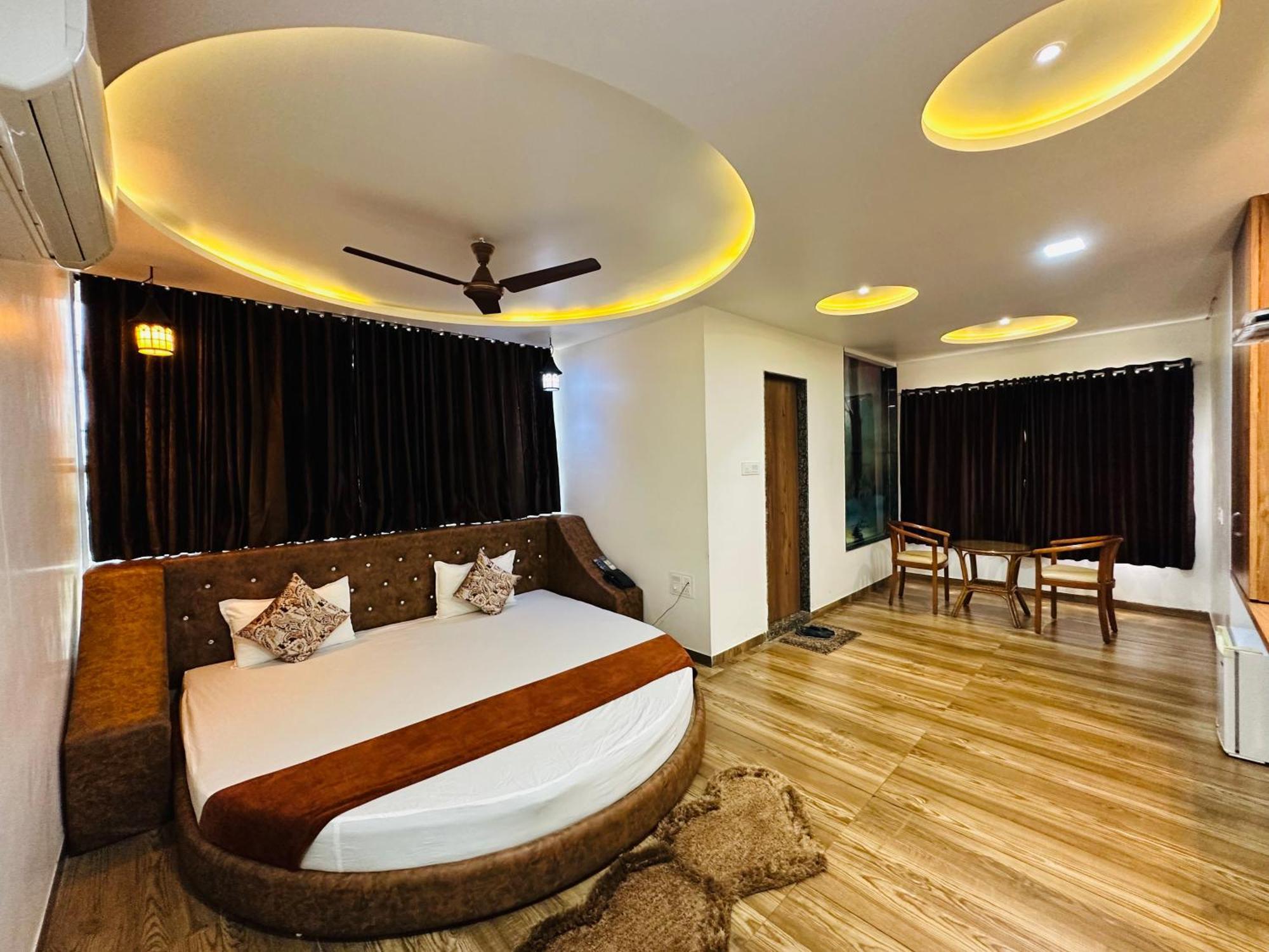 Hotel The Grand Piano - Best Business Hotel In Patan Exteriör bild